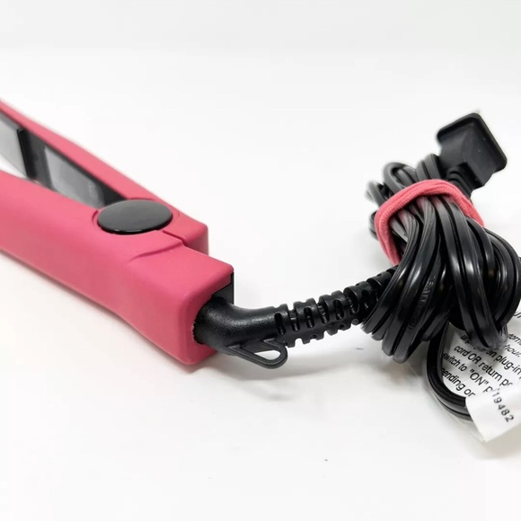 REVLON Straightener - Picture 4 of 5